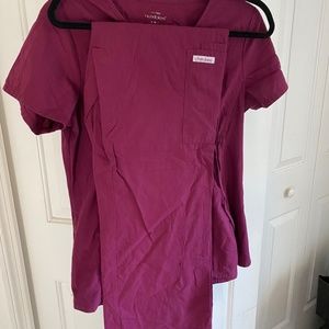 Small Maternity Scrub Set in Wine